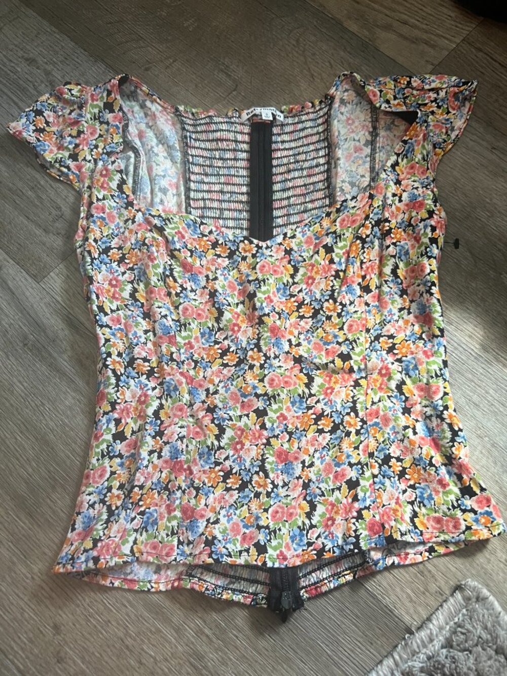 Reformation Kinsley Top in Trix US 0 - Picture 5 of 8